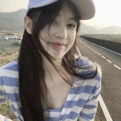 蓝色嘴巴的脸